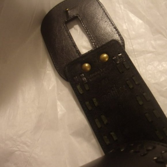 BLACK WIDE LEATHER BELT SIZE MEDIUM - Picture 5 of 9